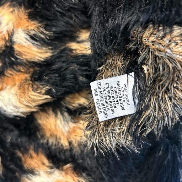 Nasty Gal S EUC furry fuzzy ultra crop Black and Tan Women's Sweater - Picture 9 of 12